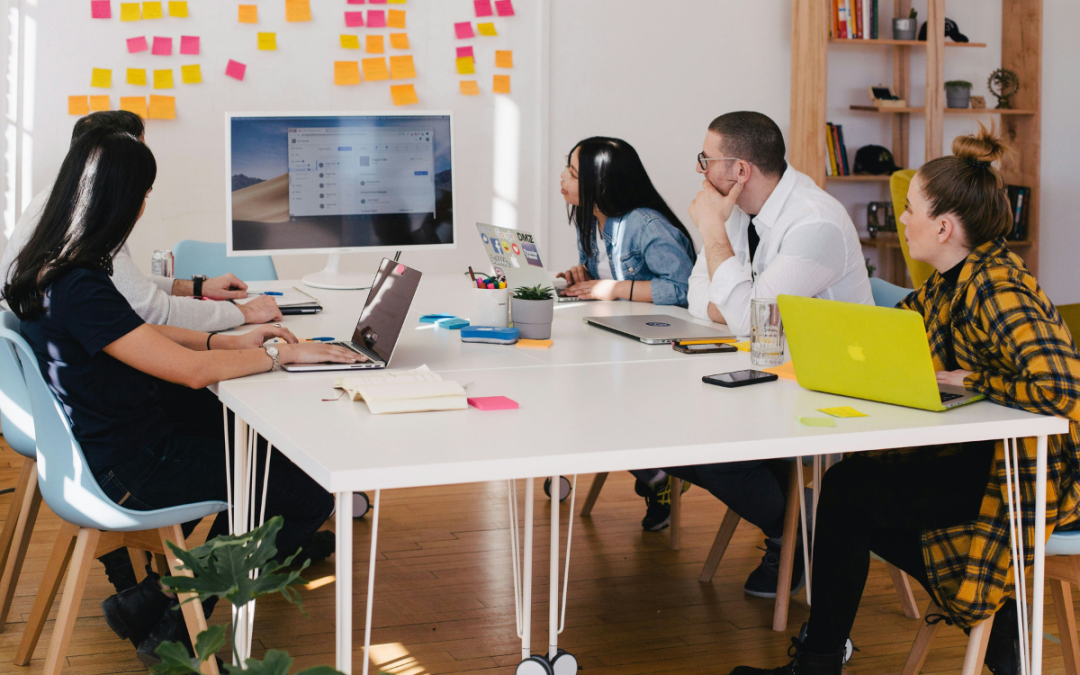 How to use podcasts at any stage of the B2B marketing funnel (+ examples)