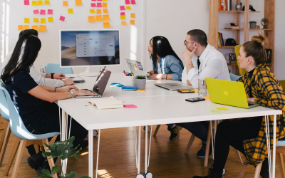 How to use podcasts at any stage of the B2B marketing funnel (+ examples)