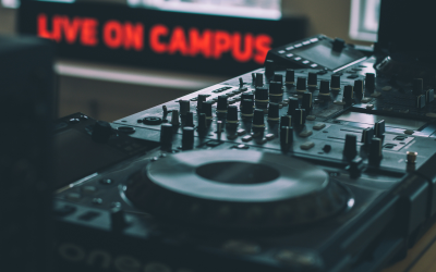 Top 10 podcast ideas for universities (+ examples)